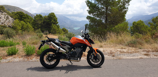 KTM Duke 790 with Guadalest resevoir in the background